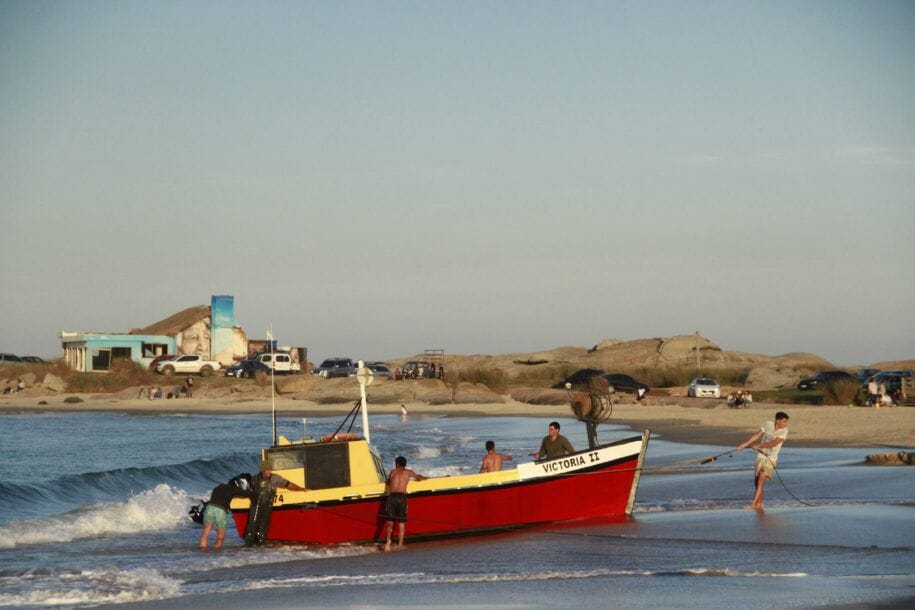 Barco pescador Punta del Diablo