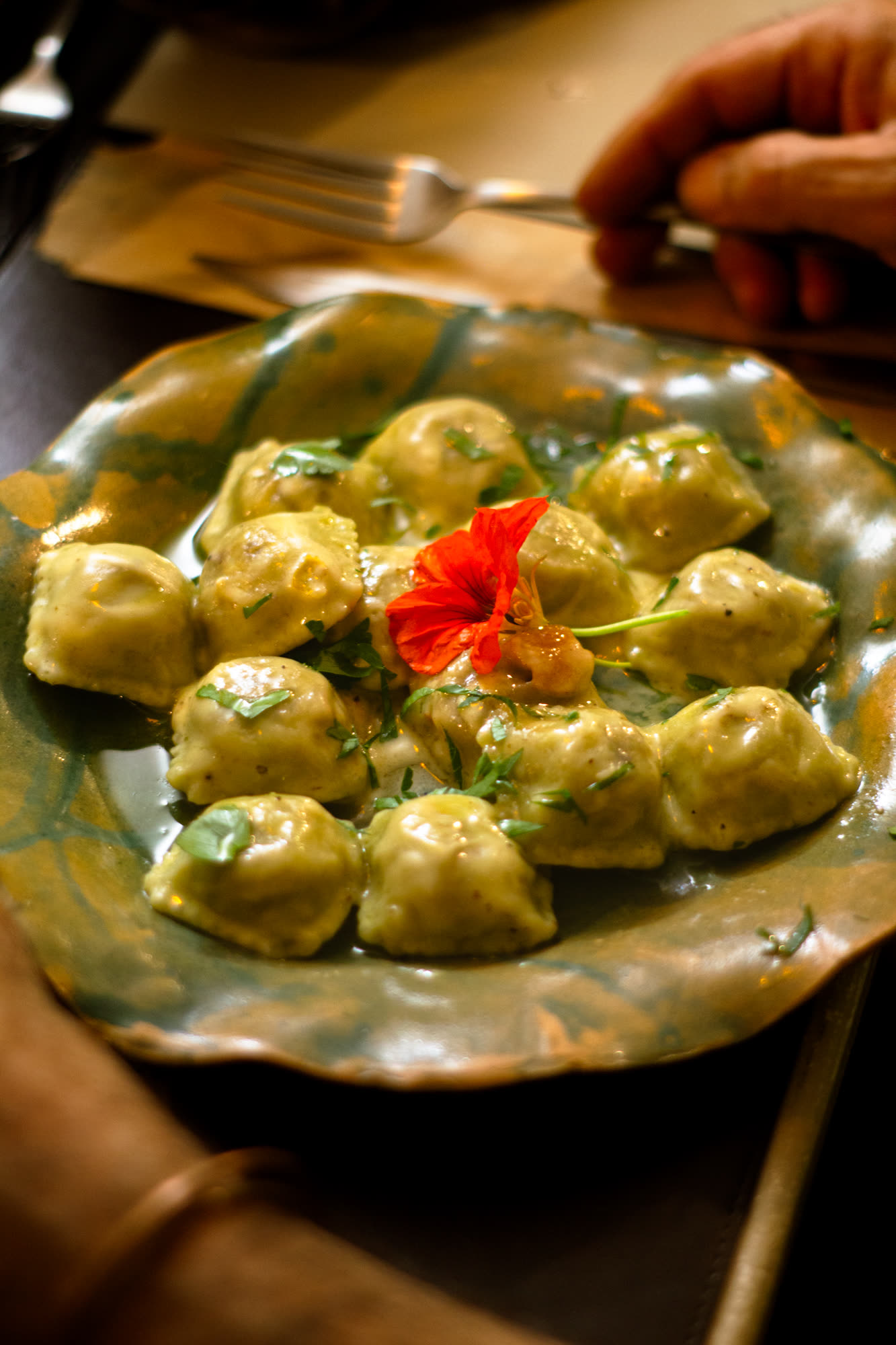 Raviolones de ricotta y nuez de Cardamomo