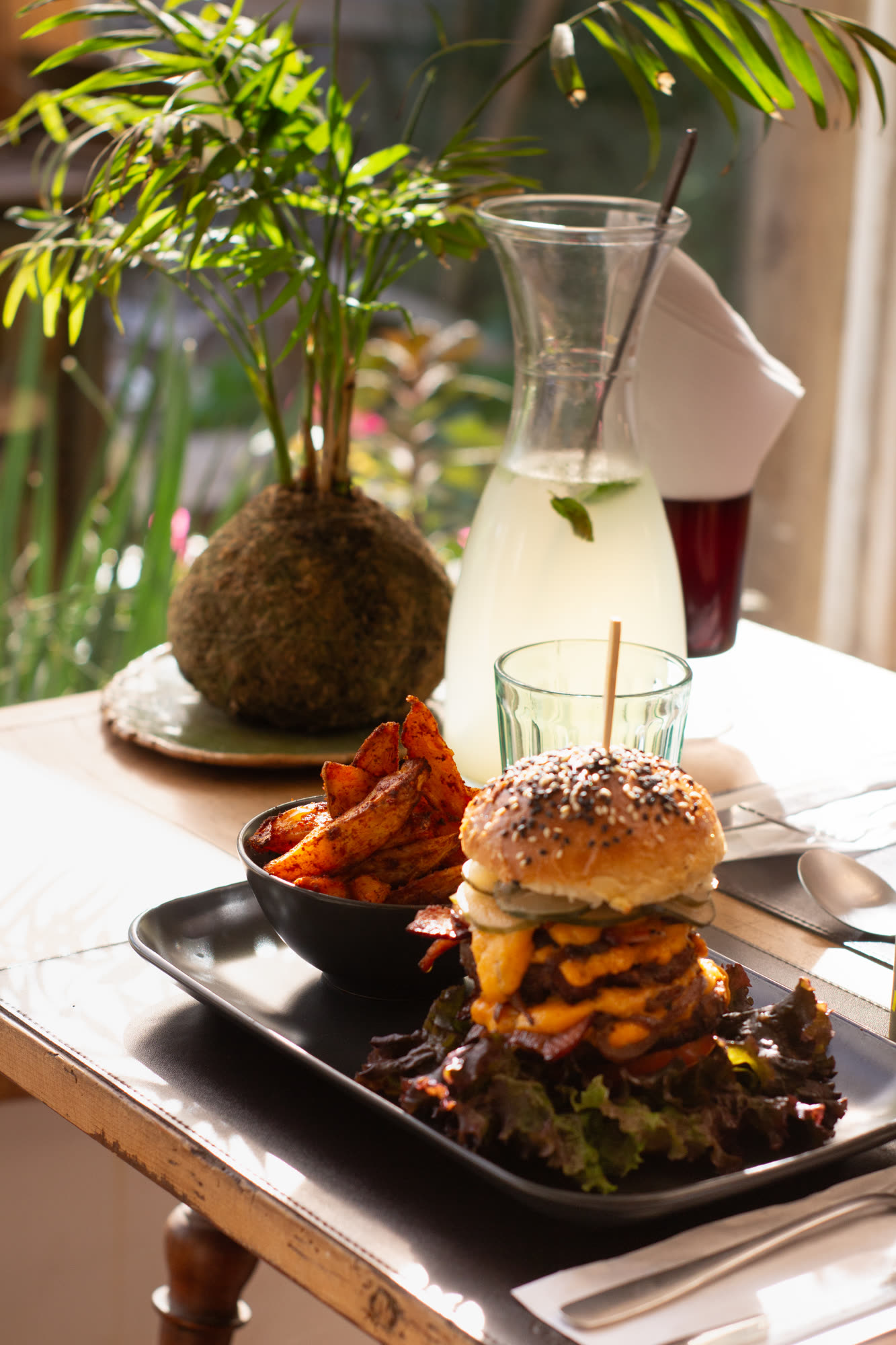 Hamburguesa de la casa en Cardamomo